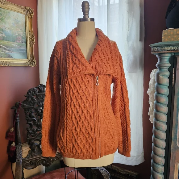 Irish Merino Wool Sweater with Claddagh charms - Picture 2 of 12